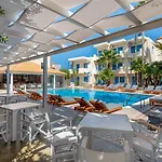 Nana Angela Apartahotel